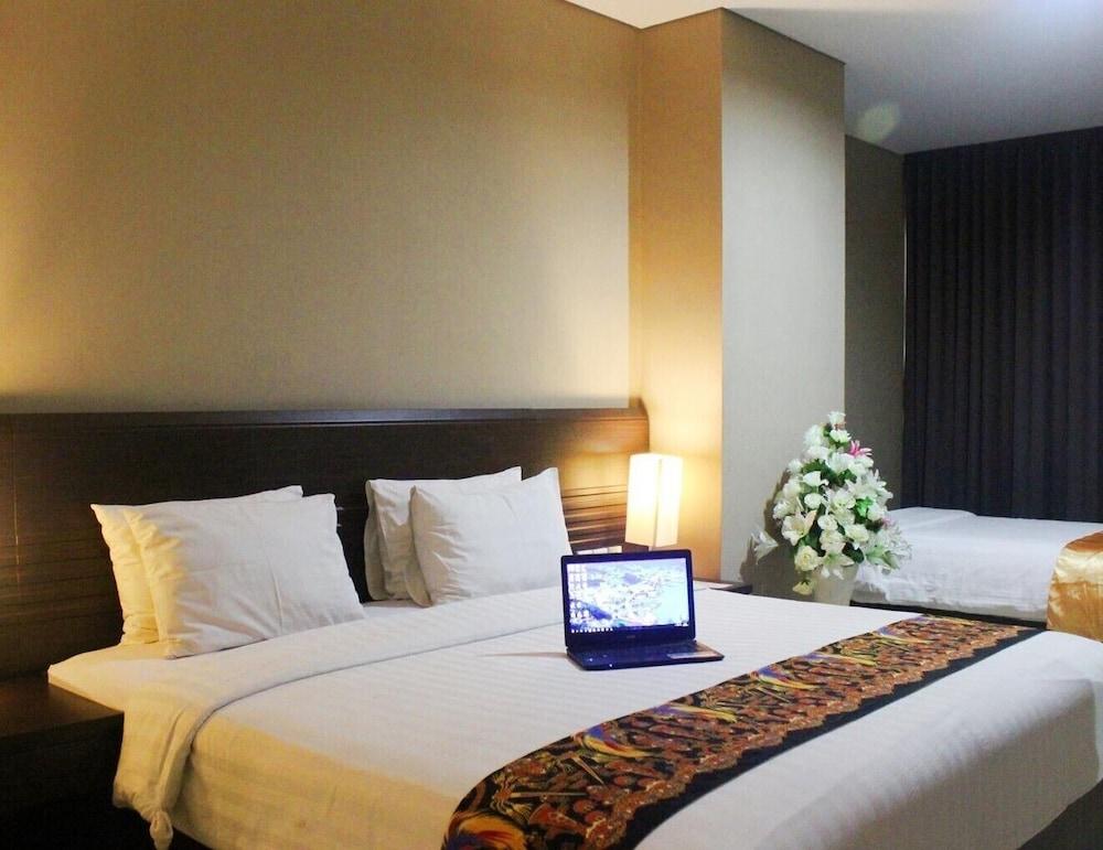 Grand Abe Hotel Jayapura Exterior photo
