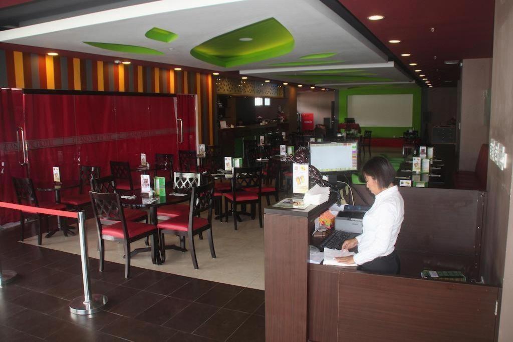 Grand Abe Hotel Jayapura Exterior photo